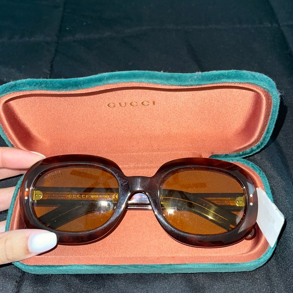 GUCCI SUNGLASSES